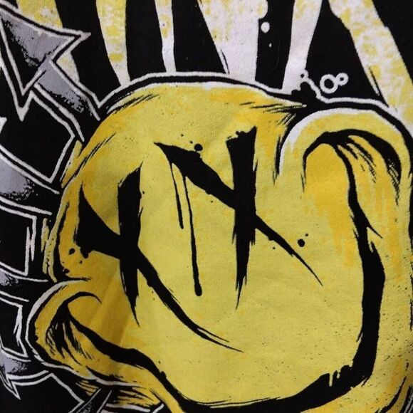 Blink 182 Smiley Face T-shirt Black and Medium NWOT - Picture 7 of 9